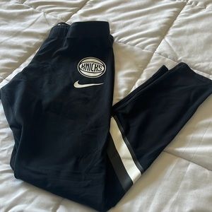 Nike black leggings with knicks logo